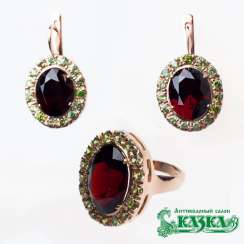 Kit Bague et les boucles d'oreilles avec des grenades et демантидами Kit Bague et les boucles d'oreilles avec des grenades et демантидами
