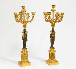 Paire de girandoles reposent sur des avec Amorettenzier Paire de girandoles reposent sur des avec Amorettenzier