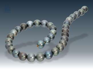 Chain: high-quality Tahitian cultured clasp pearl necklace with invisible Nittel Chain: high-quality Tahitian cultured clasp pearl necklace with invisible Nittel