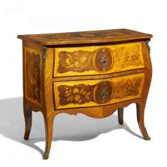 Important Rococo chest of drawers with a portrait of Frederick the Great Important Rococo chest of drawers with a portrait of Frederick the Great