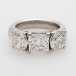 Ladies ring filled W / 3 diamonds Ladies ring filled W / 3 diamonds