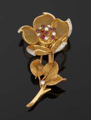 Extravagant Flower Brooch Extravagant Flower Brooch