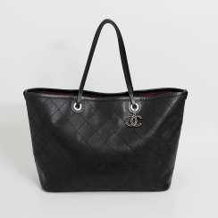 CHANEL noble Shopper, collection 2014-2015. Original price CA.: 2.500,-€. CHANEL noble Shopper, collection 2014-2015. Original price CA.: 2.500,-€.