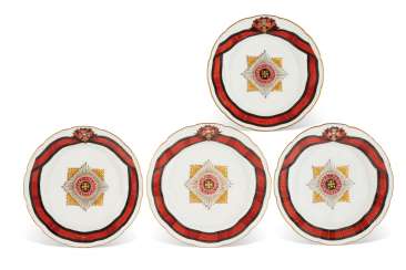 QUATRE ASIETTES EN PORCELAINE DU SERVICE DE L'ORDRE DE ST VL... QUATRE ASIETTES EN PORCELAINE DU SERVICE DE L'ORDRE DE ST VL...