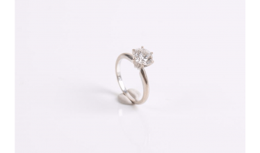 Ring in gold alloy (585 milliseconds) set with a diamond Ring in gold alloy (585 milliseconds) set with a diamond
