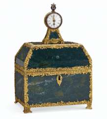 A GEORGE III ORMOLU-MOUNTED BLOODSTONE AND GOLD NECESSAIRE TABLE CLOCK A GEORGE III ORMOLU-MOUNTED BLOODSTONE AND GOLD NECESSAIRE TABLE CLOCK
