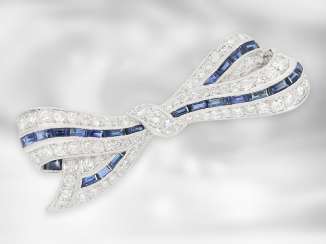 Broche/l'Aiguille: de haute qualité en Platine Schleifenbrosche dans un Style Art déco avec des Diamants et de Saphirs, au total, environ 4ct, du Platine 950 Broche/l'Aiguille: de haute qualité en Platine Schleifenbrosche dans un Style Art déco avec des Diamants et de Saphirs, au total, environ 4ct, du Platine 950
