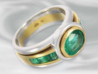 Ring: valuable and very solidly crafted 18K emerald gold wrought ring, center stone of 1.6ct Ring: valuable and very solidly crafted 18K emerald gold wrought ring, center stone of 1.6ct