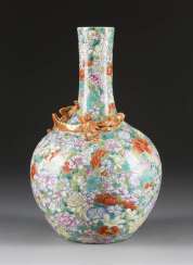 THE 'THOUSAND FLOWER - VASE THE 'THOUSAND FLOWER - VASE