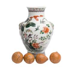 Konvolut 5 tlg.: 1 Vase und 5 kleine Kalebassen. CHINA. Konvolut 5 tlg.: 1 Vase und 5 kleine Kalebassen. CHINA.