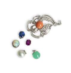 Brooch with interchangeable stones Brooch with interchangeable stones