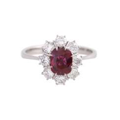 Ring with 1 ruby, antique fac., about 1.8 ct surrounded by 8 brilliant-cut diamonds, Ring with 1 ruby, antique fac., about 1.8 ct surrounded by 8 brilliant-cut diamonds,