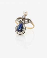 RING WITH SAPPHIRE, DIAMONDS AND CULTURED PEARL . Germany, 1900-1910 RING WITH SAPPHIRE, DIAMONDS AND CULTURED PEARL . Germany, 1900-1910