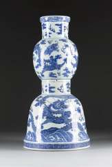 VASE IN PORCELAIN SOCKET VASE IN PORCELAIN SOCKET