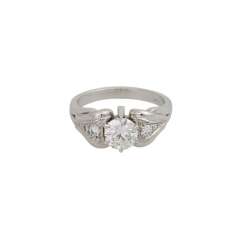 Ring mit 1 Brillant, ca. 0,9 ct, LGW-GW (I-K)/VVS Ring mit 1 Brillant, ca. 0,9 ct, LGW-GW (I-K)/VVS