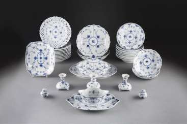 75-PIECE Breakfast AND dining service 'MUSSELMALET - full lace Denmark, Royal Copenhagen, 20. Century 75-PIECE Breakfast AND dining service 'MUSSELMALET - full lace Denmark, Royal Copenhagen, 20. Century