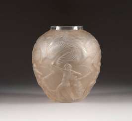 VASE 'ARCHERS' VASE 'ARCHERS'