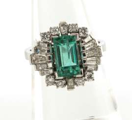 Beautiful Emerald And Diamond Ring Beautiful Emerald And Diamond Ring