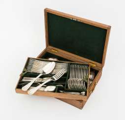 Cutlery service in wooden box Cutlery service in wooden box