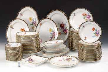 Extensive dinner service with cobalt rim, Meissen. Extensive dinner service with cobalt rim, Meissen.
