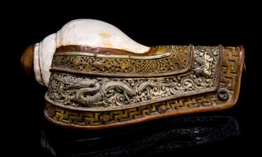 Ritual shell trumpet with an inscription, in three metals mounted Ritual shell trumpet with an inscription, in three metals mounted