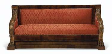 A RUSSIAN MAHOGANY CANAPÉ A RUSSIAN MAHOGANY CANAPÉ