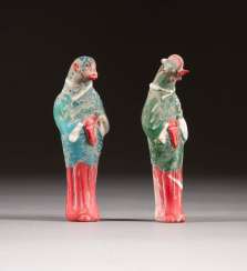 ZWEI STEHENDE TIERFIGUREN: AFFE UND HAHN ZWEI STEHENDE TIERFIGUREN: AFFE UND HAHN