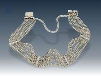 Bracelet: antique, petite-made 5-row platinum bracelet with diamonds, probably around 1934 Bracelet: antique, petite-made 5-row platinum bracelet with diamonds, probably around 1934