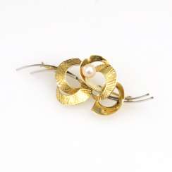 Brooch with cultured pearl Brooch with cultured pearl