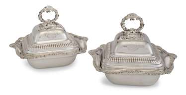 A PAIR OF GEORGE III SILVER VEGETABLE DISHES AND COVERS A PAIR OF GEORGE III SILVER VEGETABLE DISHES AND COVERS