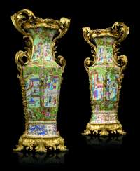 A PAIR OF NAPOLEON III ORMOLU-MOUNTED CHINESE FAMILLE ROSE VASES A PAIR OF NAPOLEON III ORMOLU-MOUNTED CHINESE FAMILLE ROSE VASES