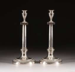 PAIR OF FRANKFURTER CHANDELIERS PAIR OF FRANKFURTER CHANDELIERS