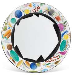 A SOVIET PORCELAIN PLATE A SOVIET PORCELAIN PLATE