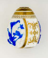 Rare and large Egg made of glass with floral relief Rare and large Egg made of glass with floral relief