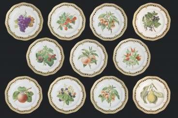 ELEVEN ROYAL COPENHAGEN PORCELAIN FRUIT PLATES ELEVEN ROYAL COPENHAGEN PORCELAIN FRUIT PLATES