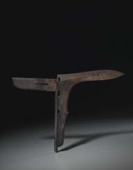 A LARGE BRONZE HALBERD BLADE, GE A LARGE BRONZE HALBERD BLADE, GE
