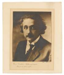 Einstein by his favourite photographer Einstein by his favourite photographer