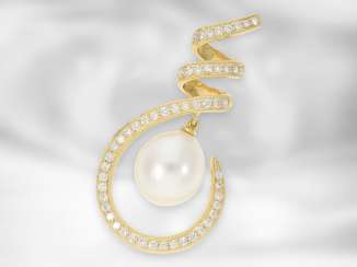 Pendant: very decorative, high-quality goldsmith's pendant with pearl and diamond trim Pendant: very decorative, high-quality goldsmith's pendant with pearl and diamond trim