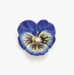 Pansy brooch decorated with enamel and a brilliant-cut diamond . USA, art Nouveau, around 1900 Pansy brooch decorated with enamel and a brilliant-cut diamond . USA, art Nouveau, around 1900