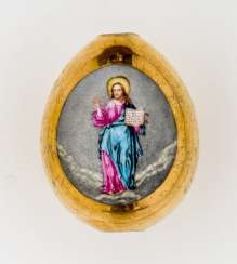 Porcelain Easter egg with a standing Christ and gold-plated back Porcelain Easter egg with a standing Christ and gold-plated back