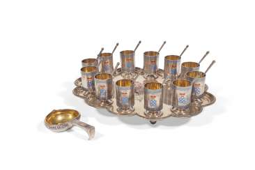 SERVICE A LIQUEUR ET KOVSH EN ARGENT ET EMAIL SERVICE A LIQUEUR ET KOVSH EN ARGENT ET EMAIL