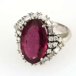 Entourage ring with pink tourmaline ?, brilliant-cut diamonds and diamonds Entourage ring with pink tourmaline ?, brilliant-cut diamonds and diamonds