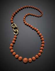Orange coral graduated bead necklace with three yellow gold links Orange coral graduated bead necklace with three yellow gold links