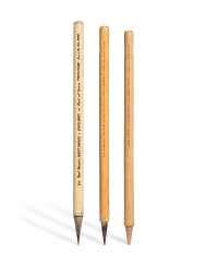 A SET OF THREE TEST MATCH STUMPS A SET OF THREE TEST MATCH STUMPS