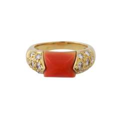 Ring with coral flanked by 14 brilliant-cut diamonds, together approx 0.6 ct, Ring with coral flanked by 14 brilliant-cut diamonds, together approx 0.6 ct,