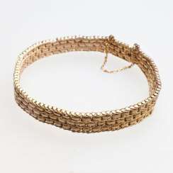 A bracelet of gold A bracelet of gold