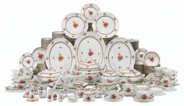 AN EXTENSIVE HEREND PORCELAIN 'ORANGE APPONYI' PATTERN COMPOSITE PART TABLE-SERVICE AN EXTENSIVE HEREND PORCELAIN 'ORANGE APPONYI' PATTERN COMPOSITE PART TABLE-SERVICE