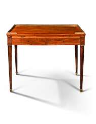 A GERMAN ORMOLU-MOUNTED MAHOGANY TABLE A ECRIRE A GERMAN ORMOLU-MOUNTED MAHOGANY TABLE A ECRIRE