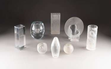 GROUP OF EIGHT GLASS VASES GROUP OF EIGHT GLASS VASES