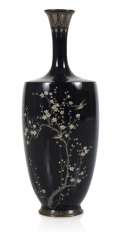 Cloisonné-Vase mit Vogel- und Pflaumenblütendekor Cloisonné-Vase mit Vogel- und Pflaumenblütendekor